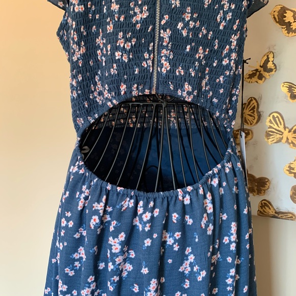 Ali & Jay Smocked Floral Midi Dress blue size Large - Picture 11 of 15